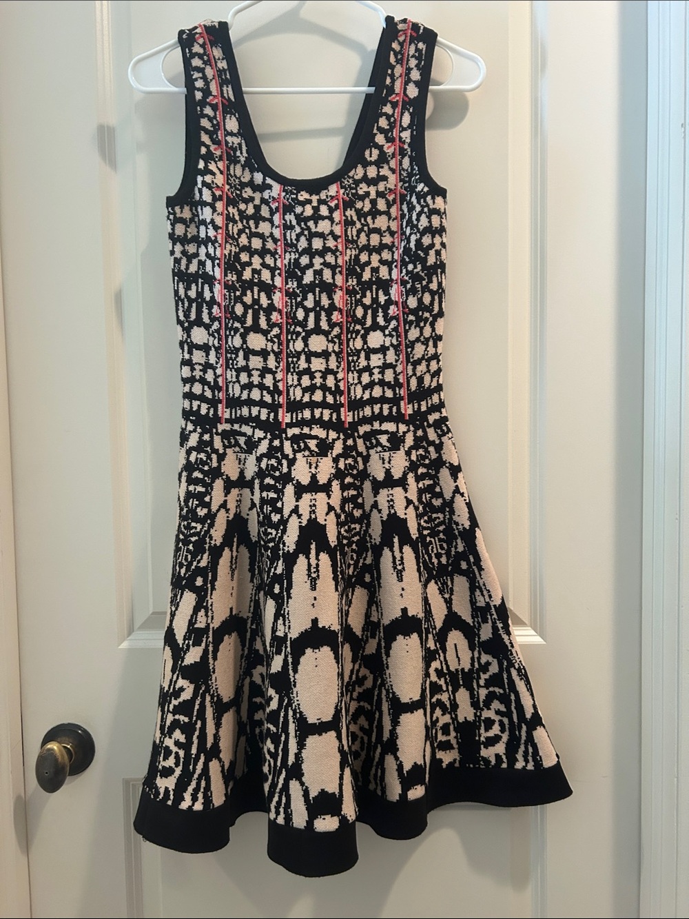 WOW Couture World Of Women Knit Patterned V-neck sleeveless sweater Dress size L